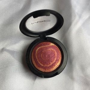 MAC Magnetic Attraction Mineralize Eyeshadow